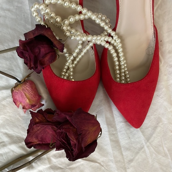 ❤️‍🔥🌶️Red Close Toed Heels🌶️❤️‍🔥 - Picture 3 of 8